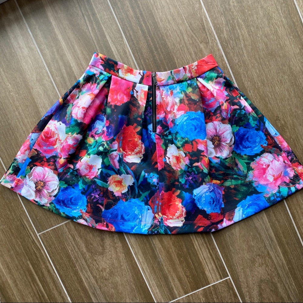 🆕Express Skirt - Picture 2 of 4